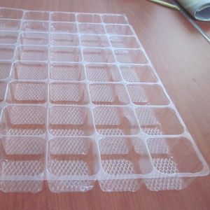 Forming plastic packaging