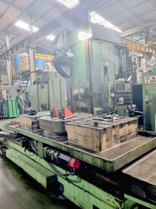 Horizontal head CNC milling machine