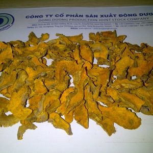 Dried turmeric slices