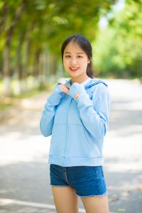 Hem bordered sun protection clothing