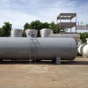 Petroleum storage tank