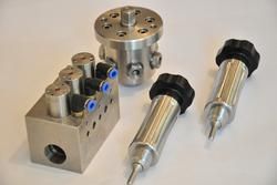 Functional mechanical assemblies made of stainless steel and aluminum