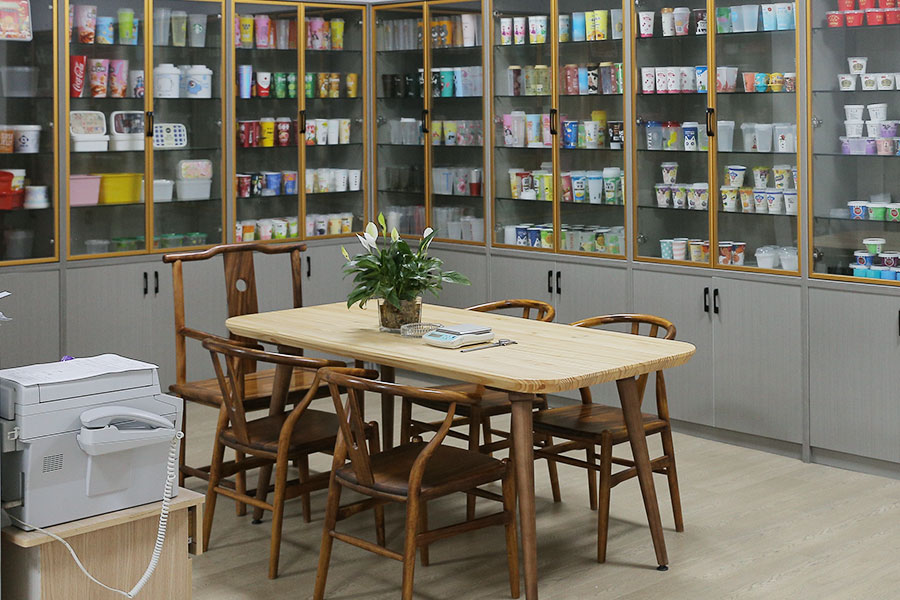 Yuhuan Qianhuan Plastic Industry Co., Ltd. Plastic Drink Cups