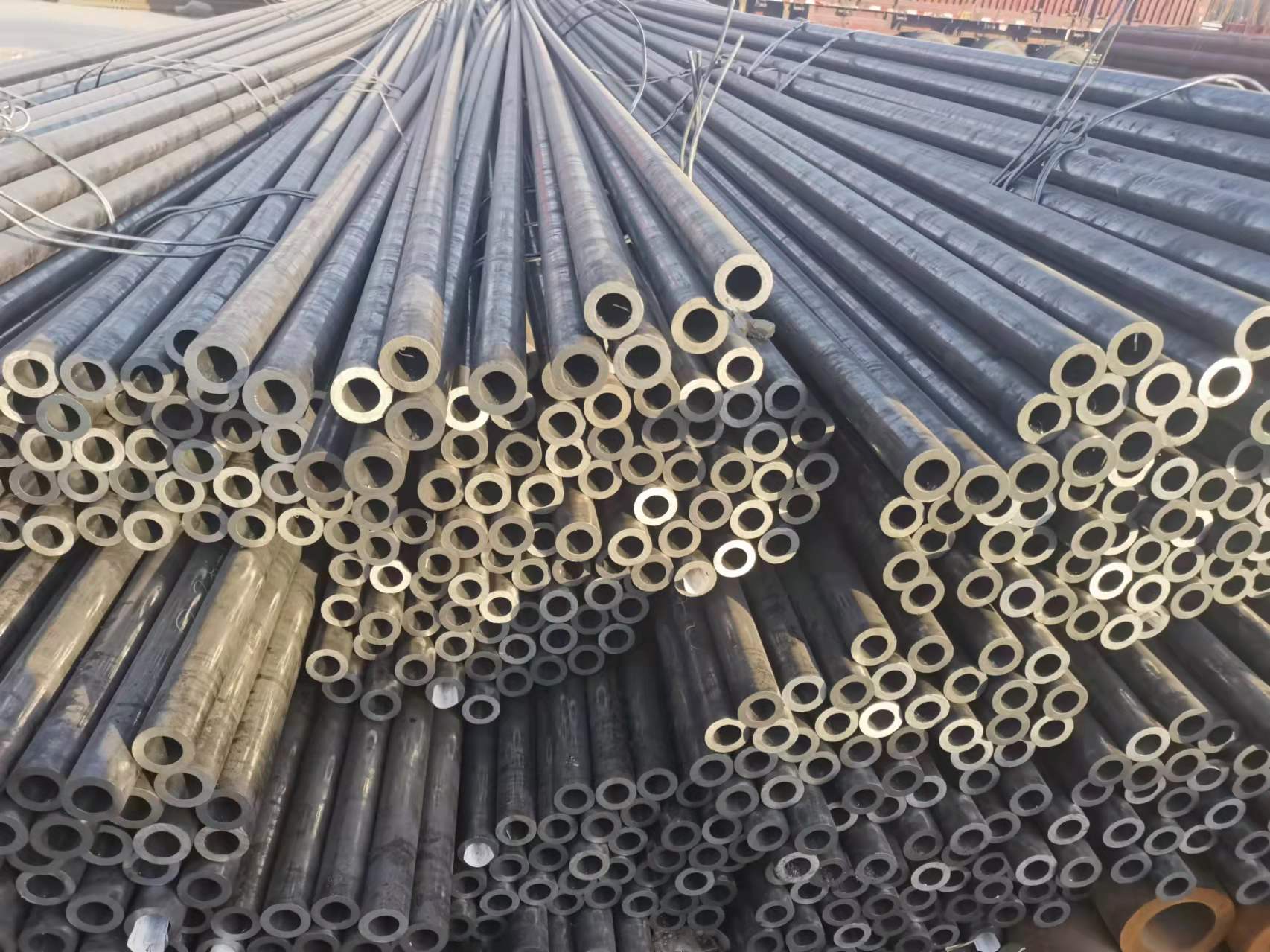 Qingdao Zhongyi Steel Co., Ltd. Q345B Thin Wall Seamless Steel Pipe