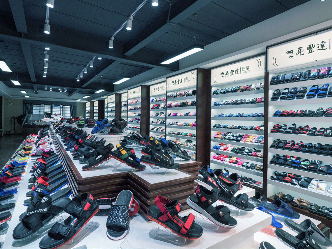 Guangdong Liangfengda Industrial Co., Ltd. Sandals