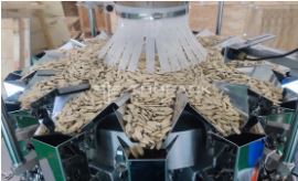 Packing machine with multihead weigher