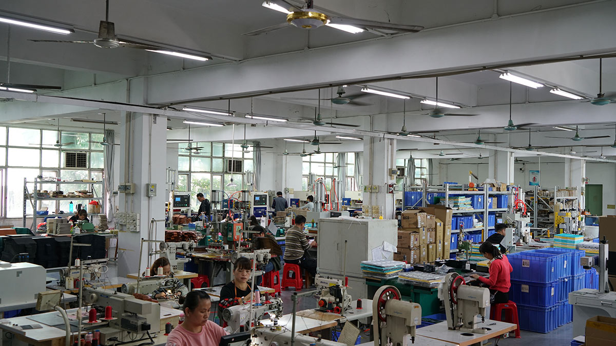 Shenzhen Xinshangpin Leather Goods Co., Ltd. factory image 1