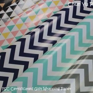 Gift wrapping paper made of well-managed FSC™-certified forests and other controlled material (FSC™ C108999)