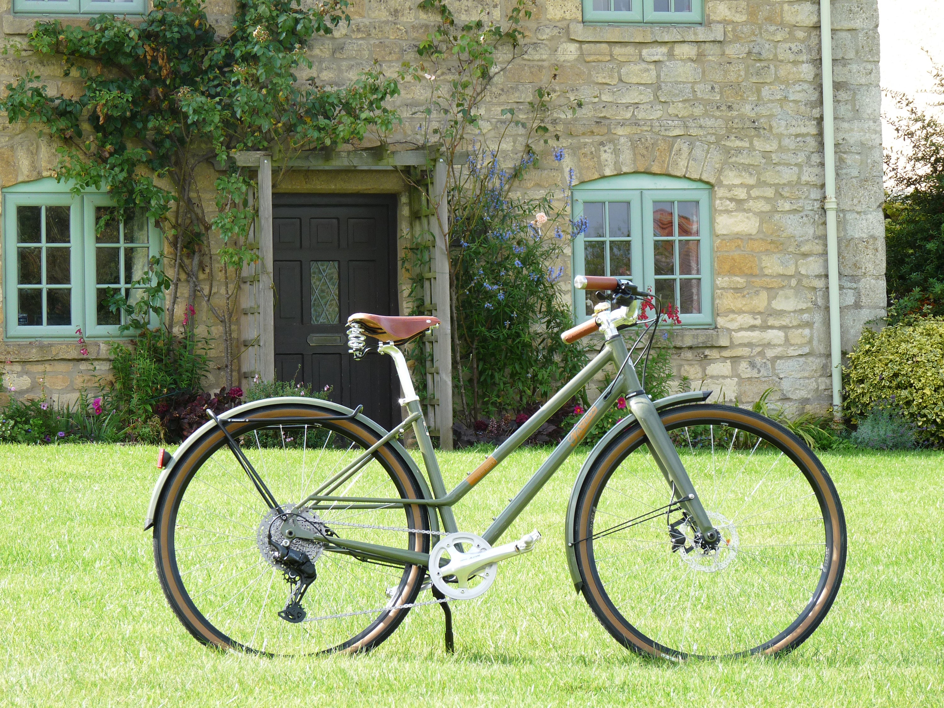 W R PASHLEY LTD logo