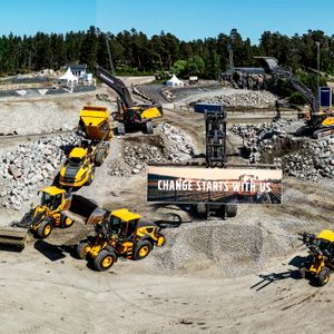 wheel loaders, excavators, dumpers, compact wheel loaders, compact excavators, and heavy machinery