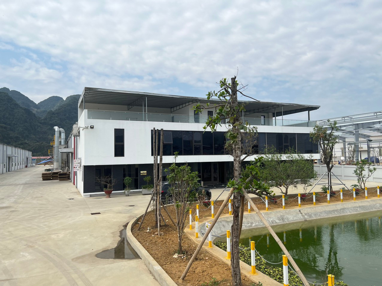 Hop Thinh Hoa Binh Wood Processing Joint Stock Company Waterproof wood flooring