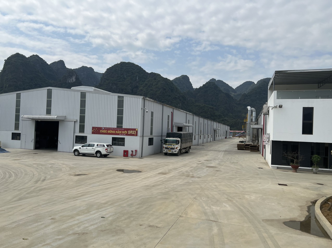 Hop Thinh Hoa Binh Wood Processing Joint Stock Company Herringbone wood flooring