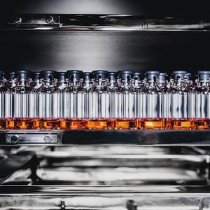 cooling shelf for pharmaceutical freeze drying