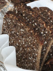 Haselnussschwarzbrot