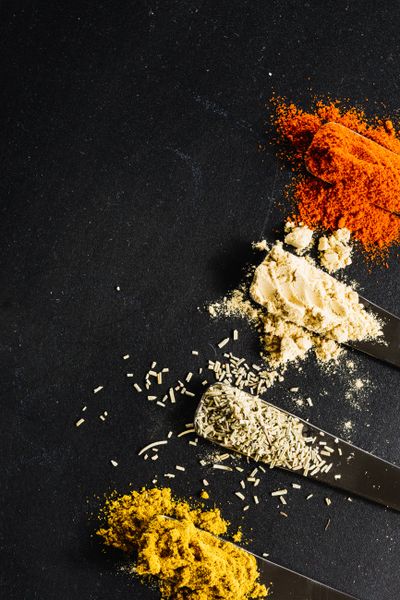 Mixtures of additives and spice blends