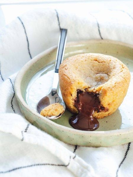 Cœur coulant et biscuit croustillant au cookie.