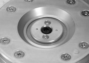 Device for multipolar end-face magnetization for automotive sensors