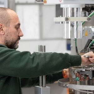 horizontal form, fill, and seal (HFFS) pouch packaging machines