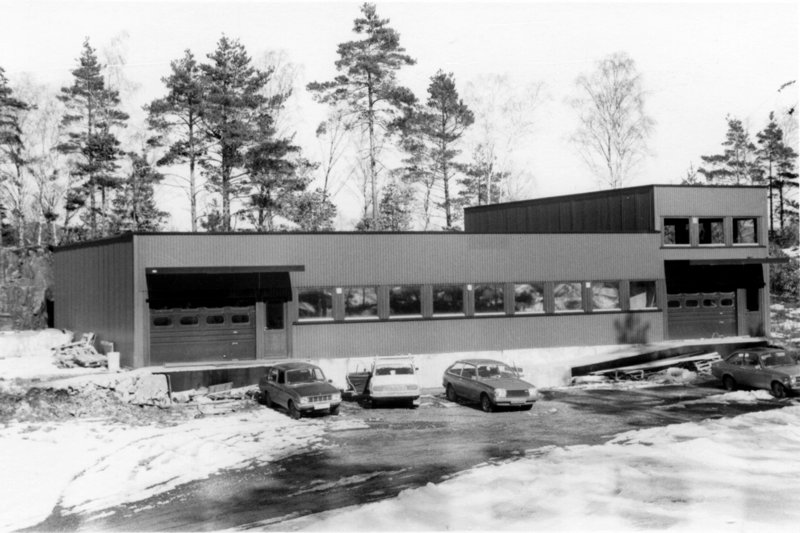 L A LARSEN AS factory image 1