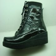short boots/casual shoes