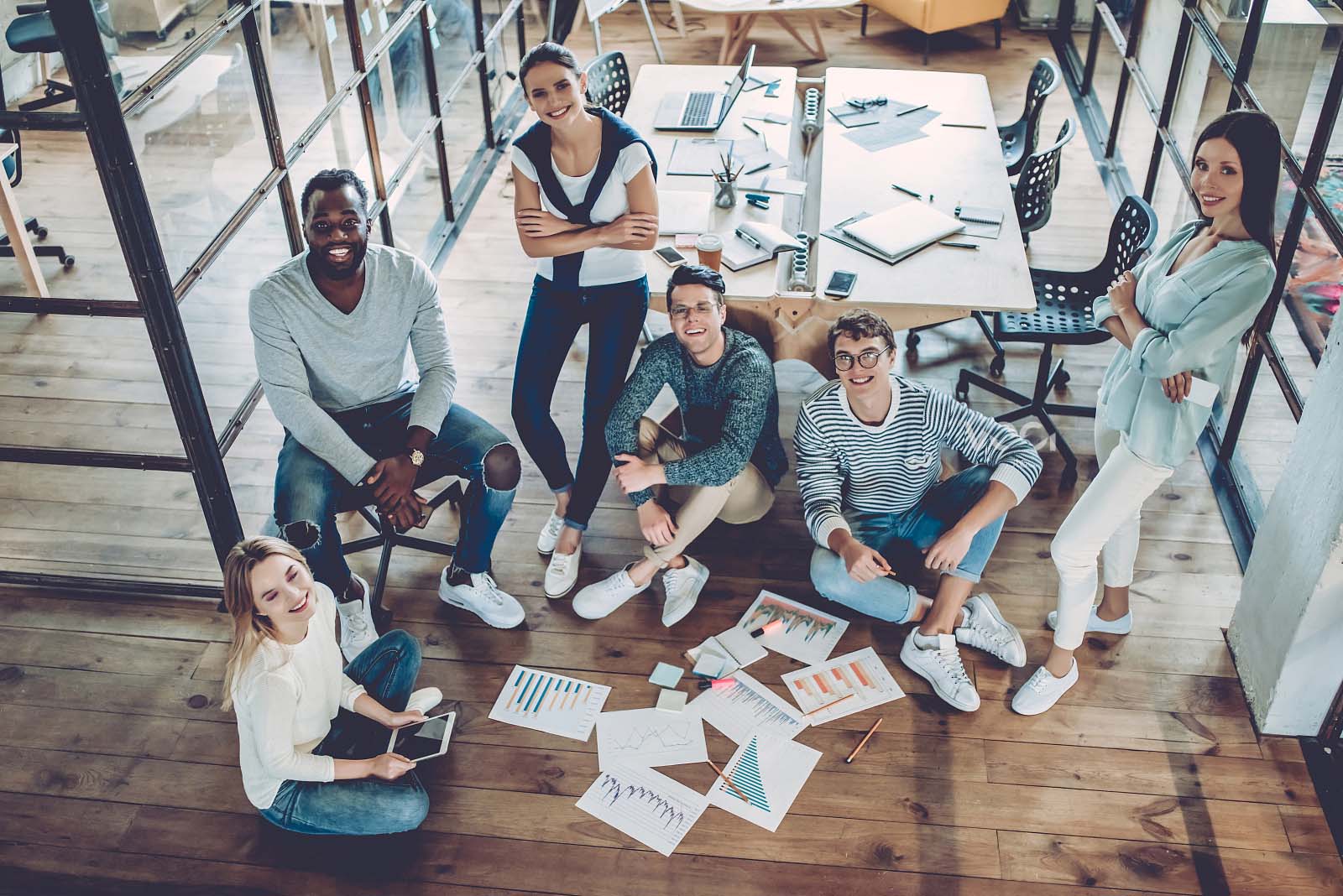 Jia Yu Xiang (HK) International Electronics Co., Limited Wireless Microphone