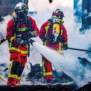Fire fighting clothing