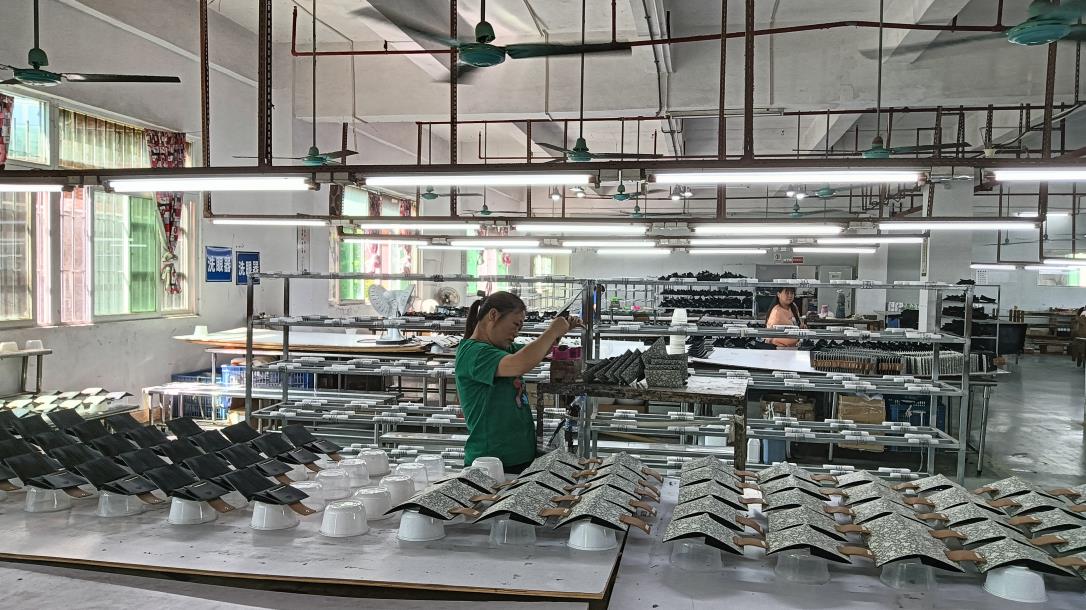 Dongguan Baoray Industry Co., Ltd. leather handbag