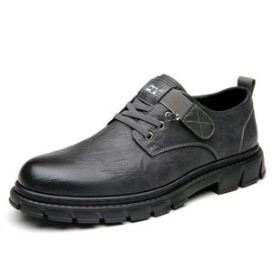 Spring new men's leather shoes, casual walking shoes, fashionable and comfortable shoes