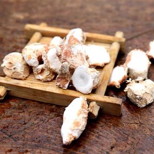 High Quality Dried Lesser Galangal Roots Alpinia Galangal Kaempferia Galanga Spice Powder Form Raw Ginger Turmeric Herb Sun