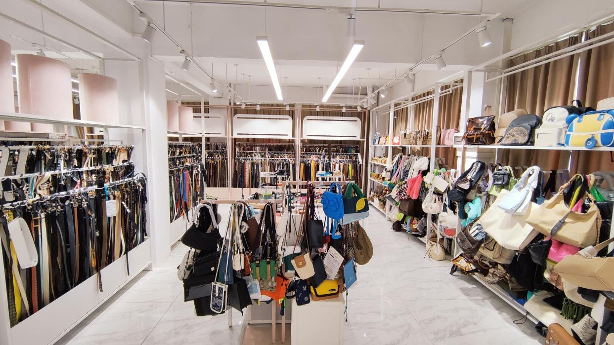 Be-Lase (guangzhou) Leather Co., Ltd. Men's Bags