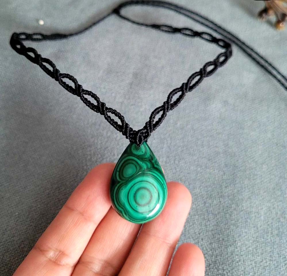 Super Quality Trendy Macrame Necklace Smooth Drilled Malachite Oval Shape Crystal Pendant Adjustable Jewelry for Valentine's Day