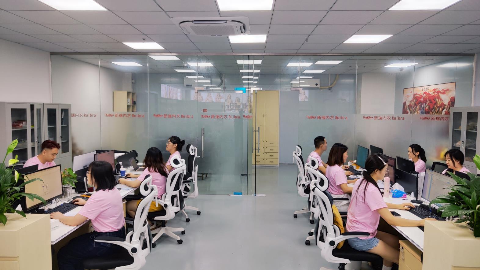 Guangzhou Xinke Silicone Products Co.,Ltd factory image 3
