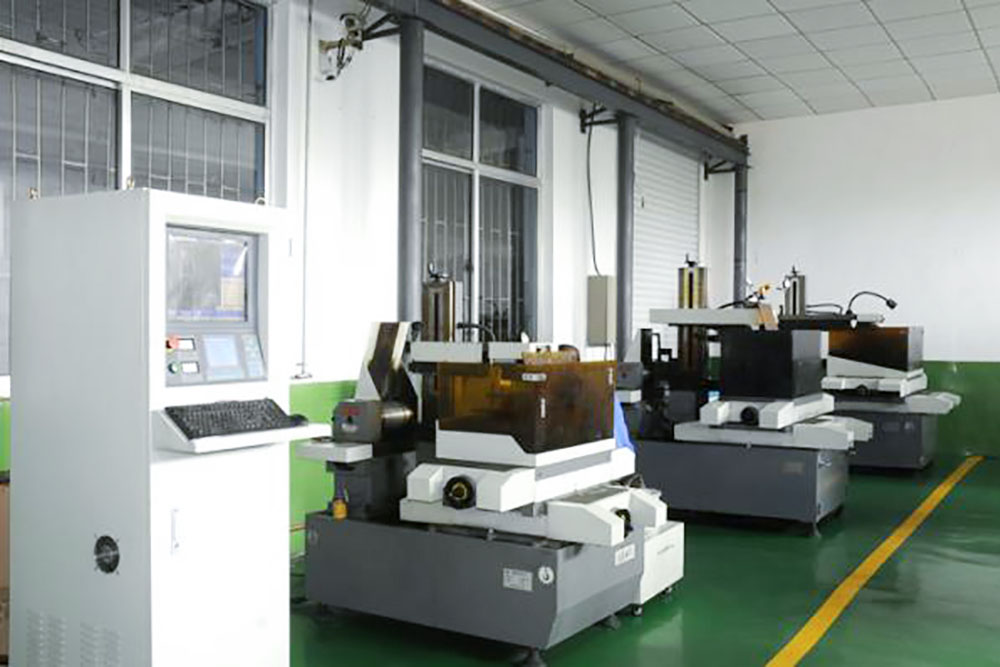 Huayi International Industry Group Limited Herb Grinders