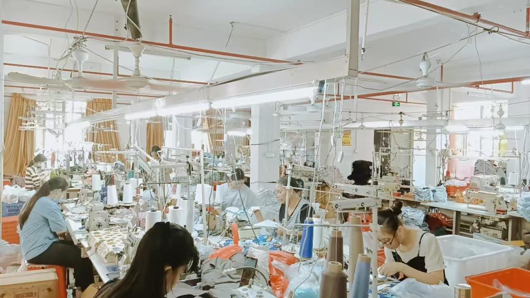 Guangzhou Shuliqi Garment Co., Ltd. Tracksuits