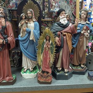 Virgin Mary Resin Figurine Religious Statue for Church & Home Christian Gifts & Decorative Sculpture Handmade Crafts