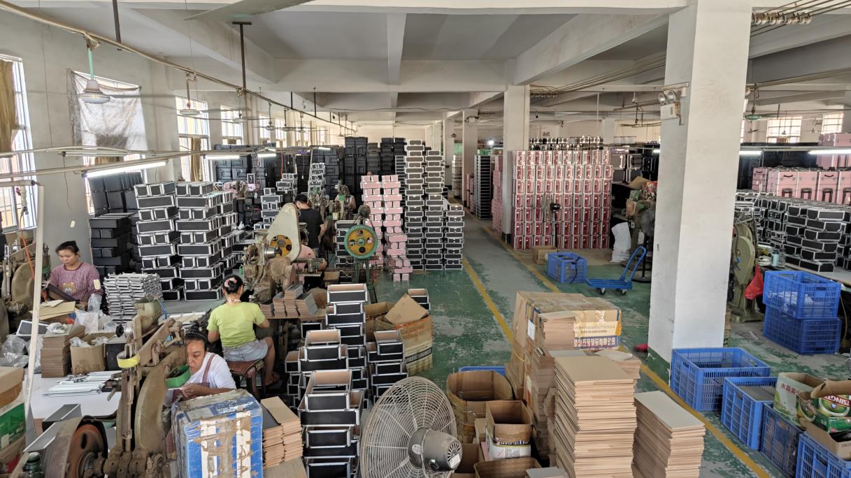Foshan Nanhai Aige Cases & Bags Products Co., Ltd. Aluminum Train Case