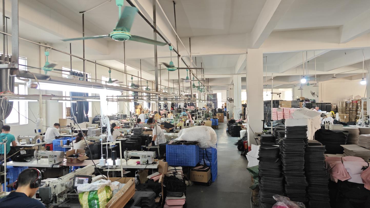 Foshan Nanhai Aige Cases & Bags Products Co., Ltd. Makeup Bag