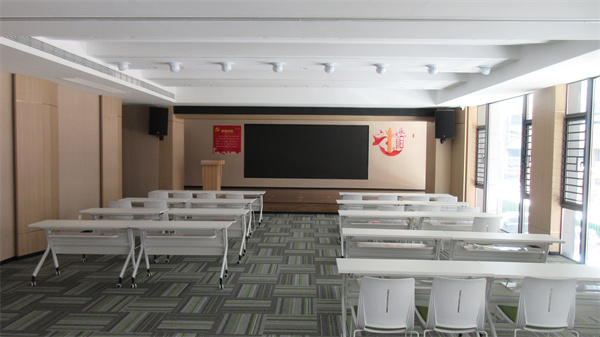 Quanzhou Zhiri Commercial and Trading Co. Ltd. Sports Bags