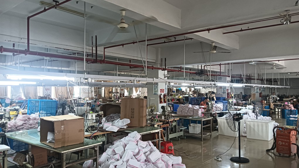 Yiwu Jingbi Import and Export Co., Ltd. Shopping Bags