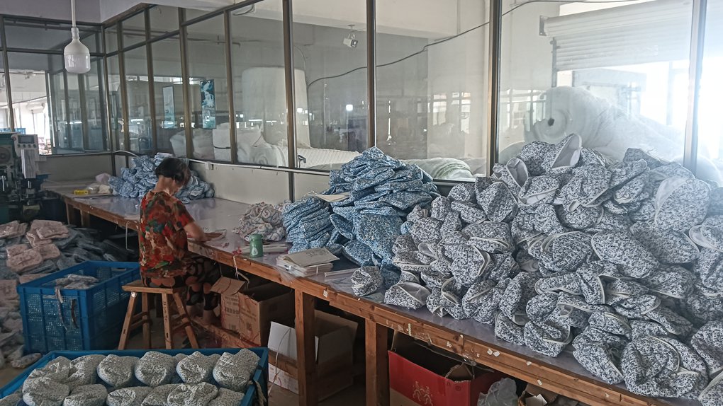 Yiwu Jingbi Import and Export Co., Ltd. Backpacks