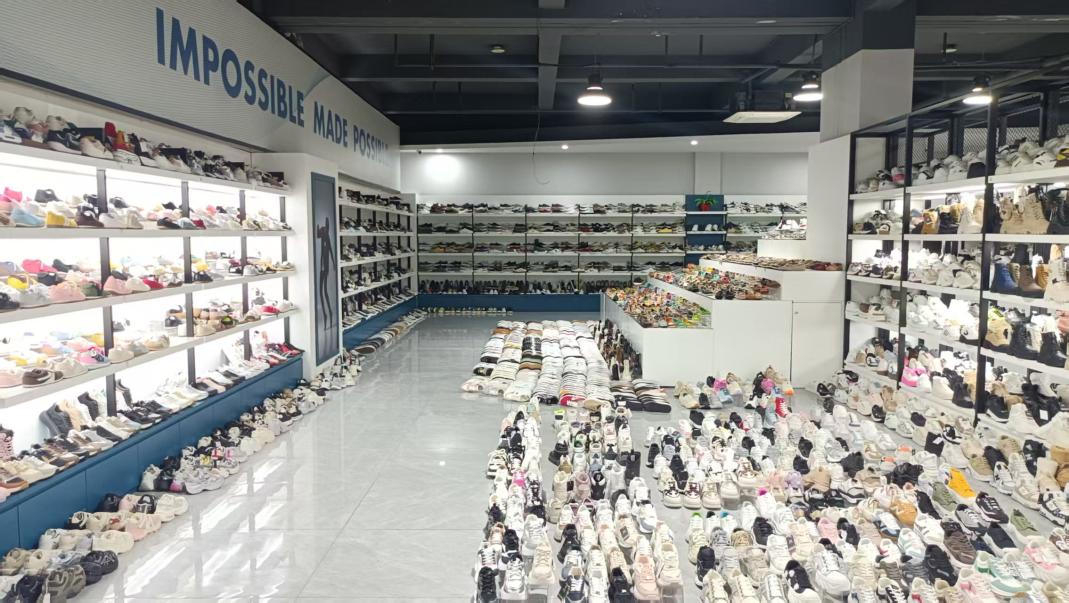 Ruian Mingbao Import and Export Co., Ltd. Sports Shoes