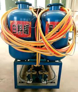 Small Polyurethane Low Pressure Foaming Machine with extra Spray Gun Polyurethane Foaming Equipment for Sound Insulation