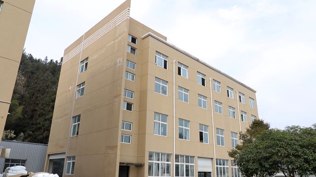 Yiwu Jiju Smoking Accessories Co., Ltd. Hookahs