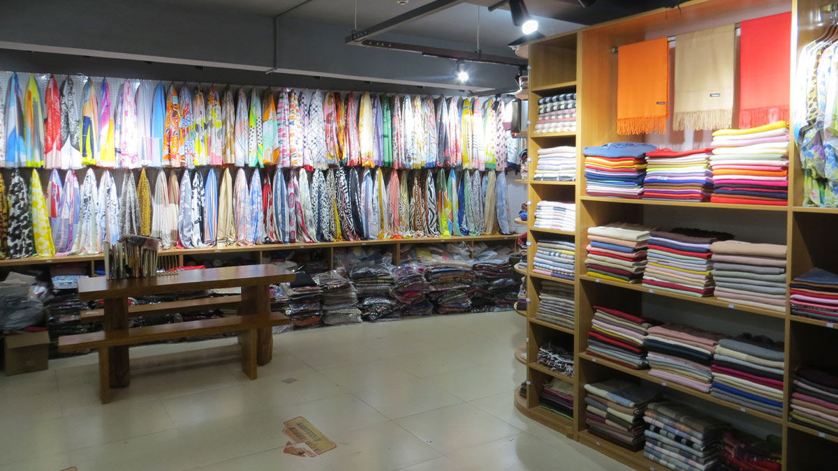 Yiwu Runmei E-Commerce Co., Ltd. Silk Scarf