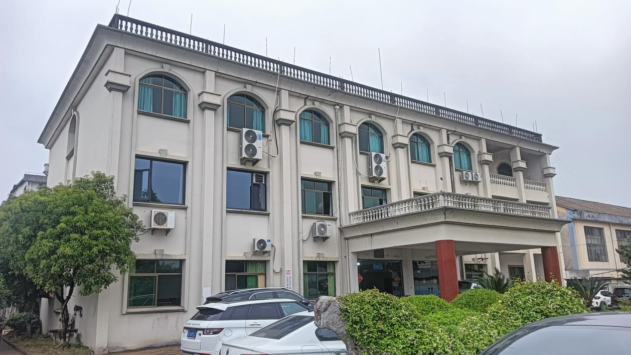 Zhejiang Wuyi Zhongmao Arts and Crafts Manufacture Co., Ltd. Moon Chair