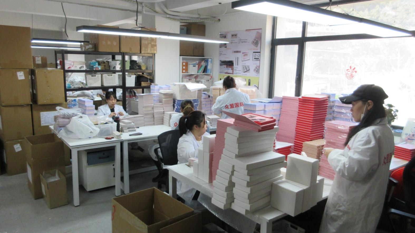Dalian Zhongmeng Fashion Cosmetics Co., Ltd. False Eyelashes