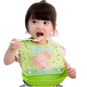 Adjustable Waterproof Silicone Baby Bib Bandana Style Button Closure Food Catcher for Toddlers OEM Supply Washable Meals Dining