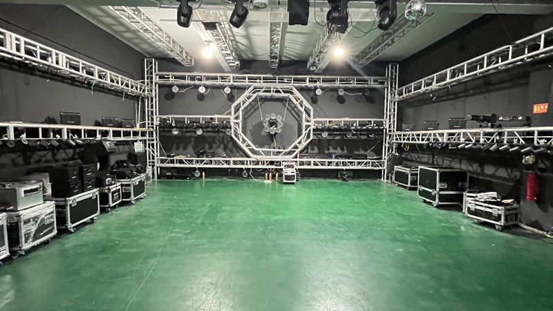 Guangzhou New Feel Lighting & Audio Equipment Co., Ltd. Led Moving Head Light