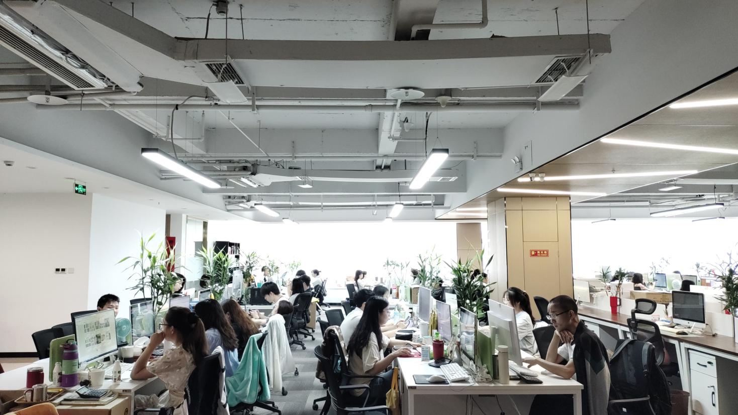 Chengdu Huangchong Daily Necessities Co., Ltd. Vacuum Insulated Water Bottles
