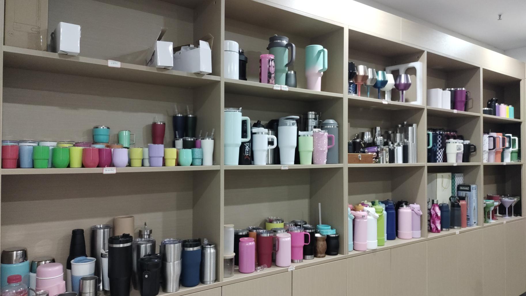 Chengdu Huangchong Daily Necessities Co., Ltd. Plastic Tumblers